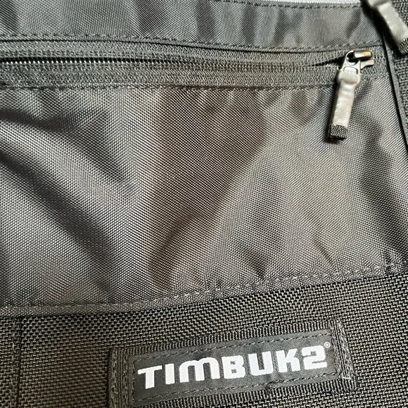 Timbuk2 Black Messenger Bag with Glossy Accents - Picture 2 of 5